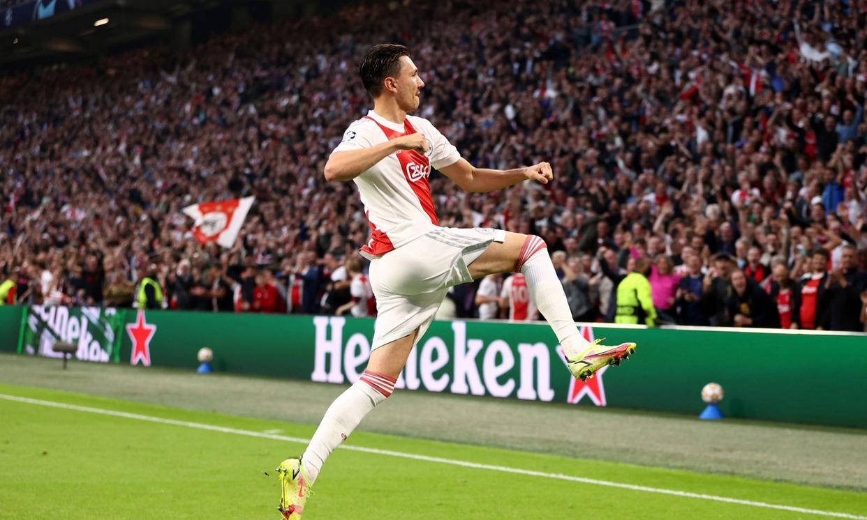 包含阿贾克斯新星因波受伤，欧冠之路岌岌可危的词条