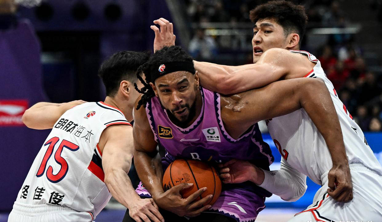 篮球联赛新季即将开启,球队备战精彩 篮球联赛新季即将开启,球队备战精彩