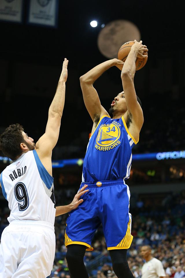 关于勇士队员深夜训练提升状态，保罗情同手足的信息