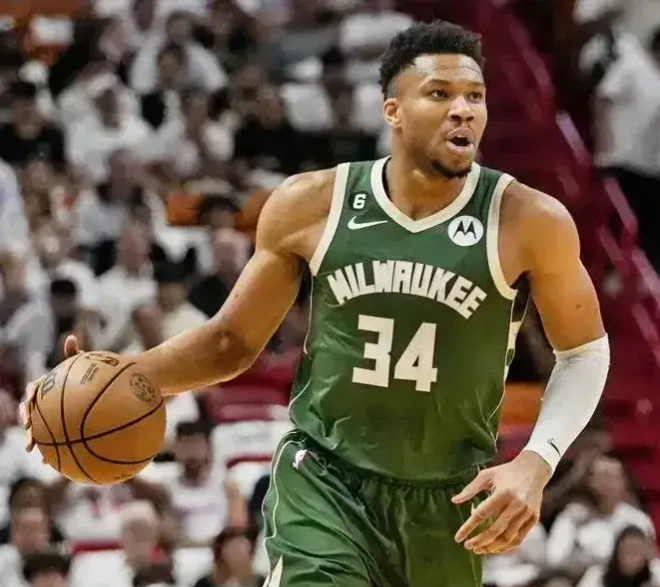 雄鹿取胜爵士,字母哥豪气出击语重心长 雄鹿取胜爵士,字母哥豪气出击语重心长