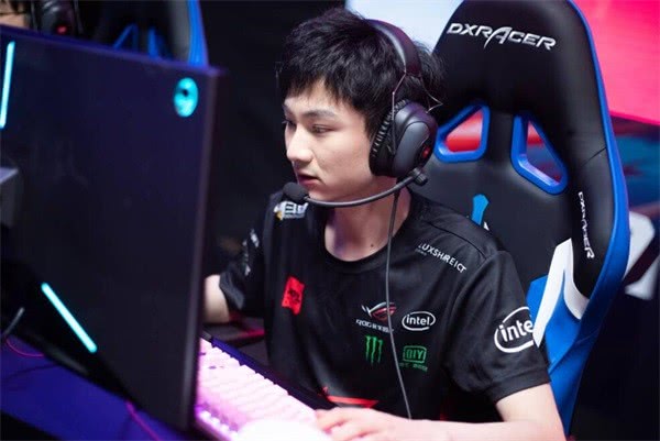 FLY翻盘TL,Scout极限生还后反打激烈交锋四强赛,技惊四座 FLY翻盘TL,Scout极限生还后反打激烈交锋四强赛,技惊四座