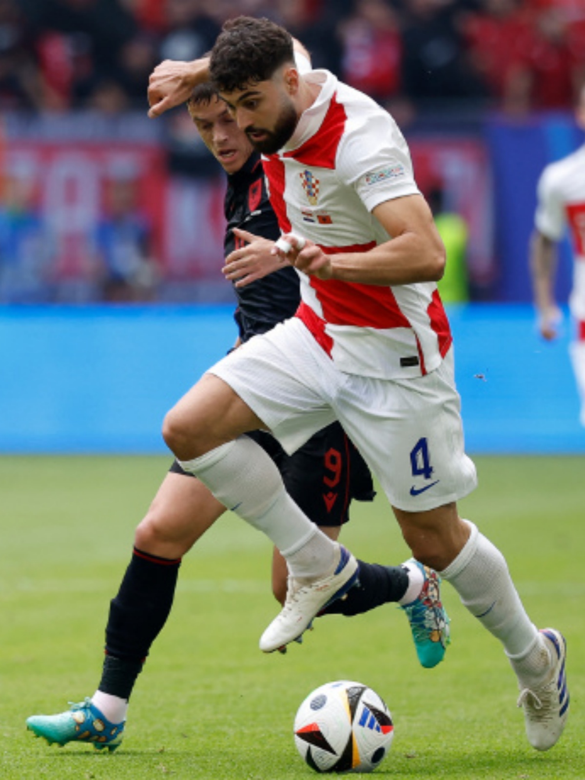 熊猫体育官方网站-玻利维亚国脚大放异彩，西乙联赛连场精彩对决