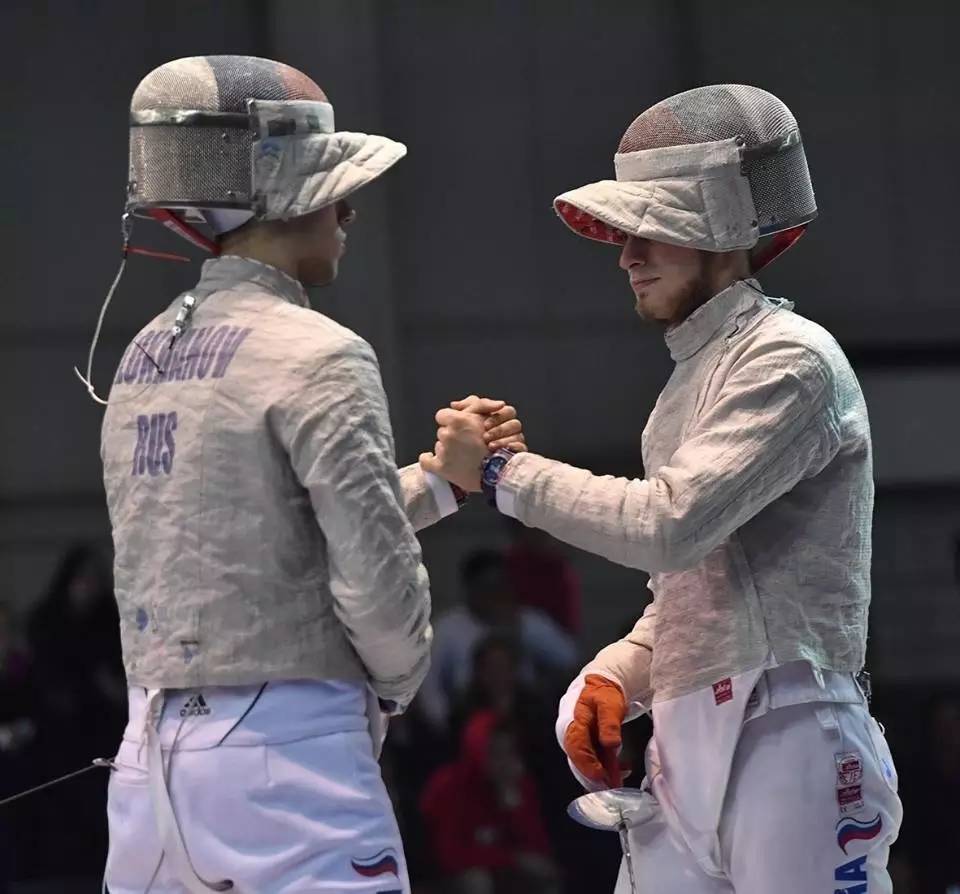 熊猫体育直播-墨西哥代表团斩获击剑比赛金牌