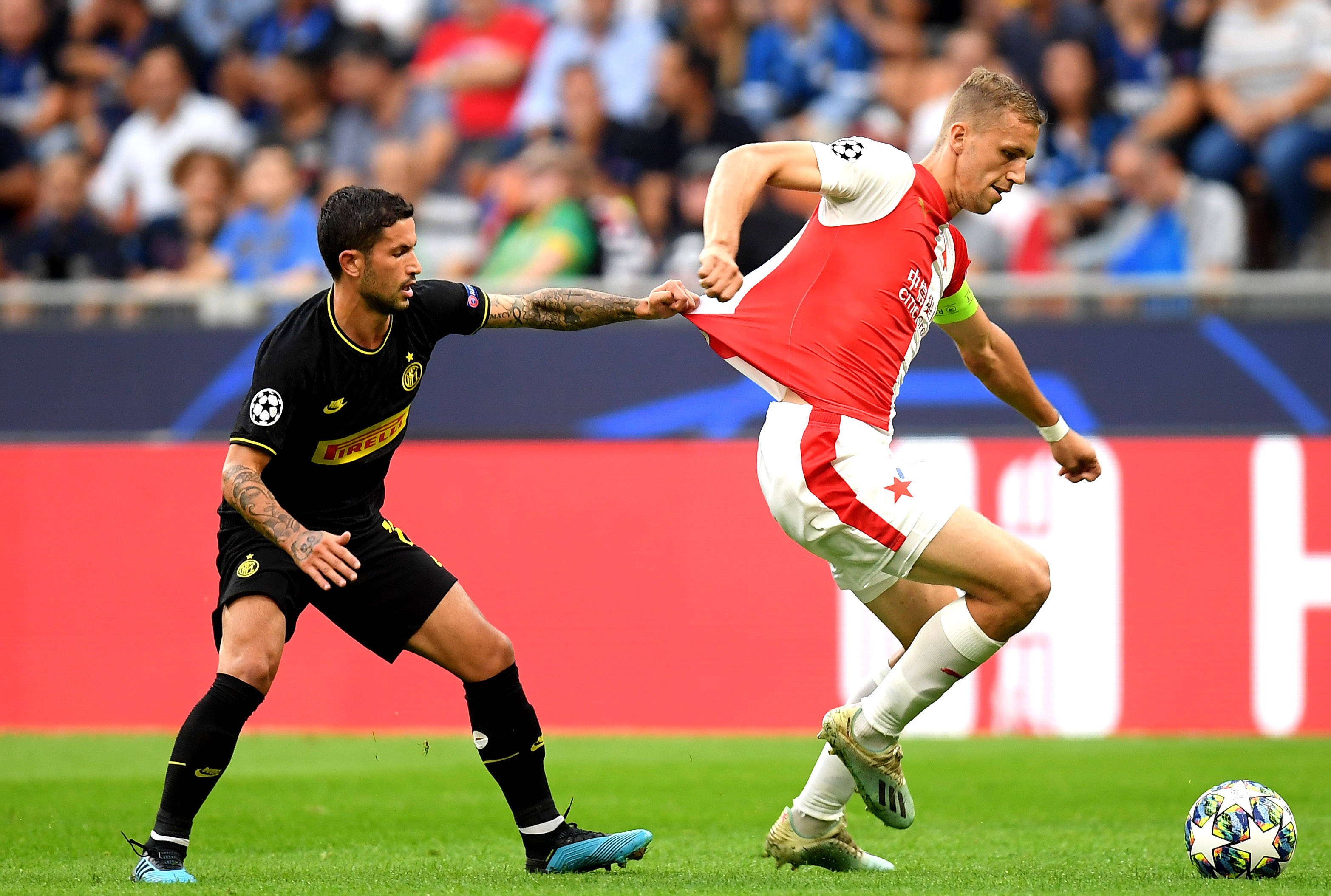 熊猫体育中国App-里尔队首发球员状态正佳，备战热火朝天